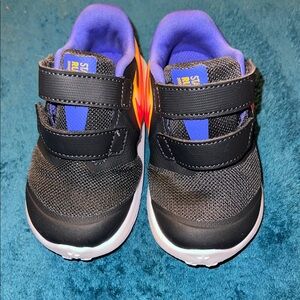 Nike Black and Purple Kids Sneakers 6c